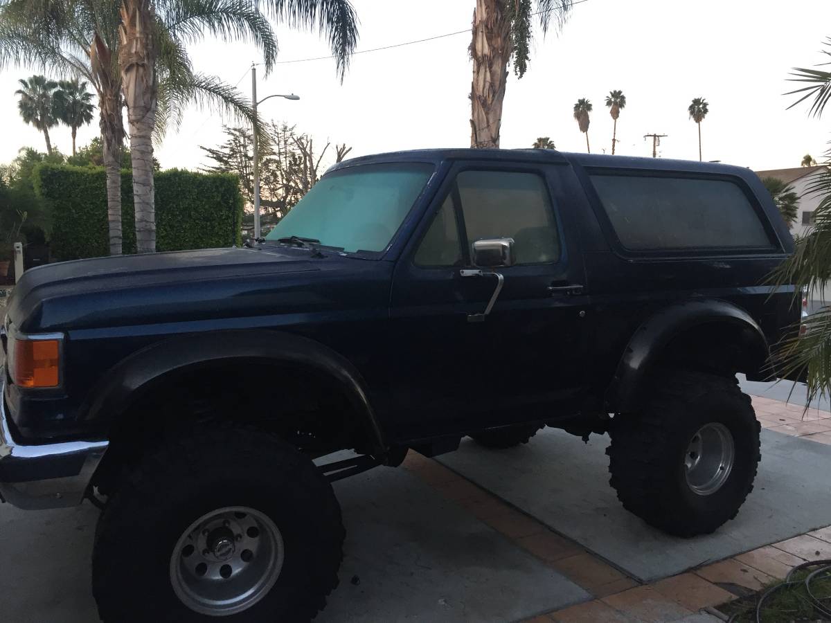 Ford-bronco-1989-blue-2