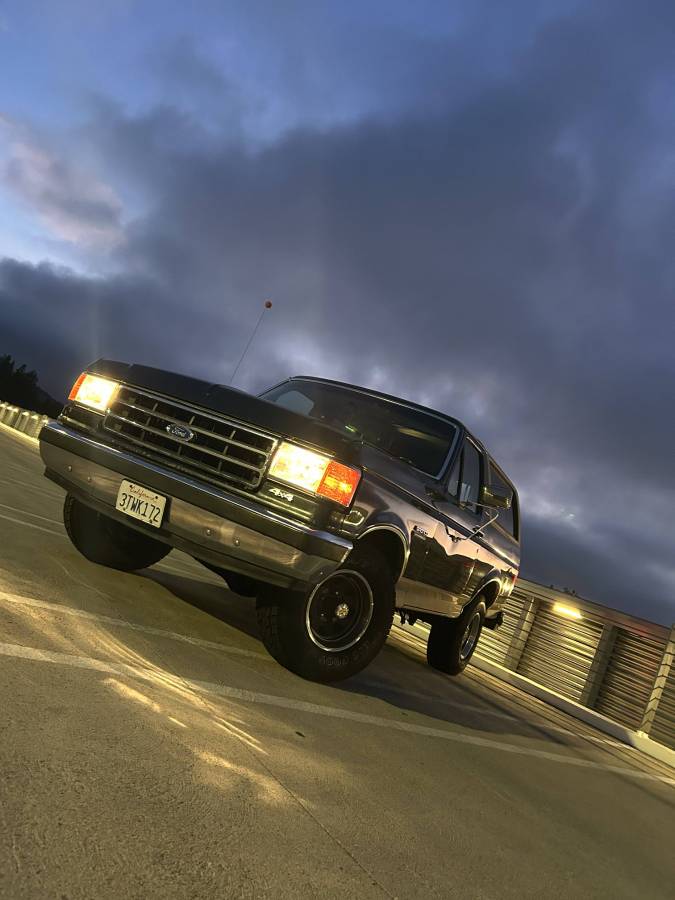 Ford-bronco-1990-blue-1