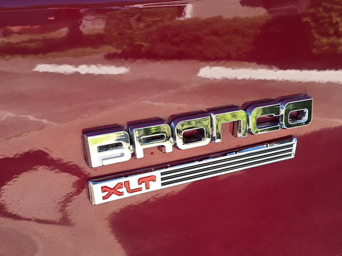 Ford-bronco-1990-red-41