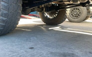 Ford-bronco-1991-white-22