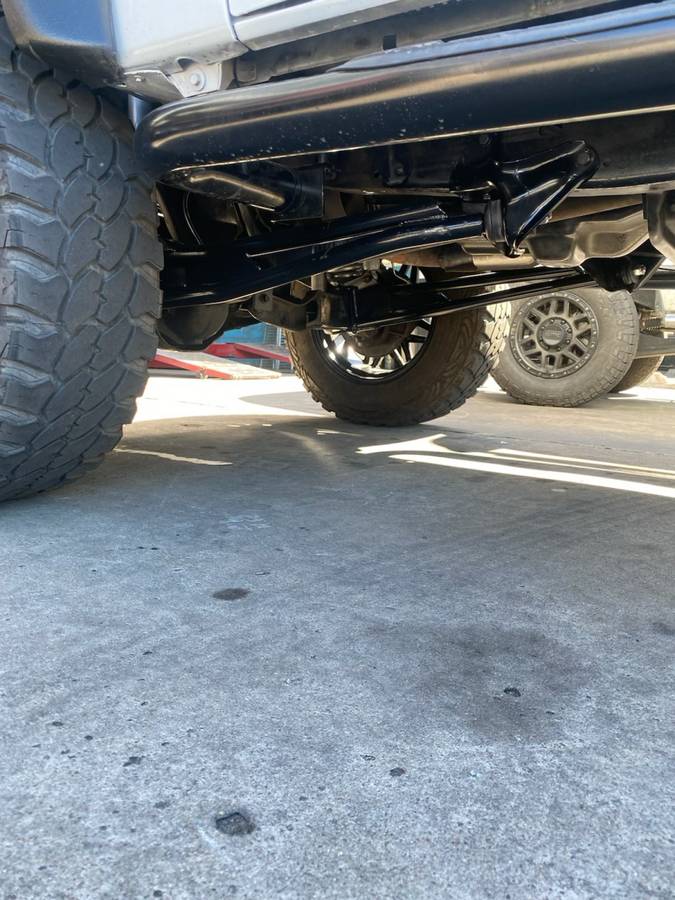 Ford-bronco-1991-white-22