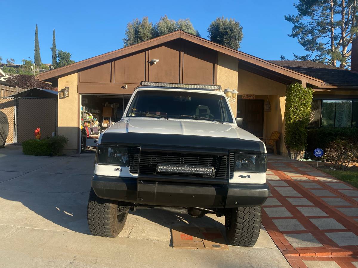 Ford-bronco-1991-white-8