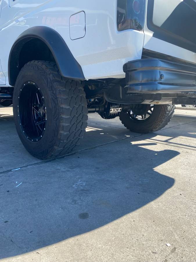 Ford-bronco-1991-white-9