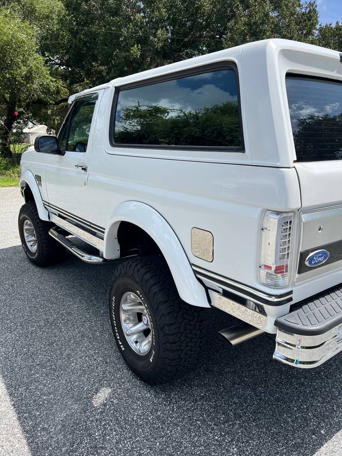 Ford-bronco-1992-white-1