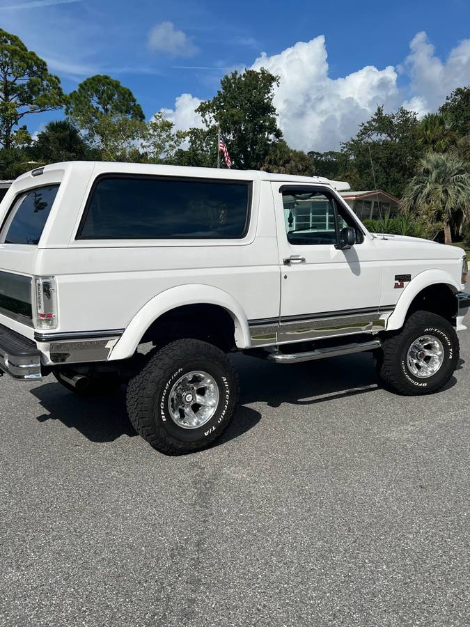 Ford-bronco-1992-white-14