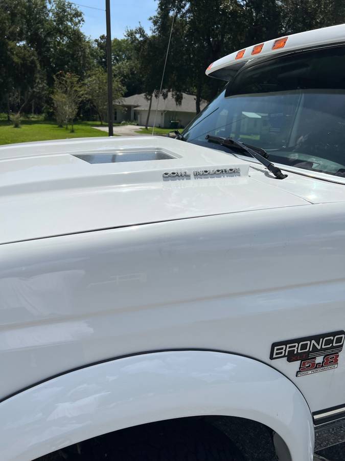 Ford-bronco-1992-white-17