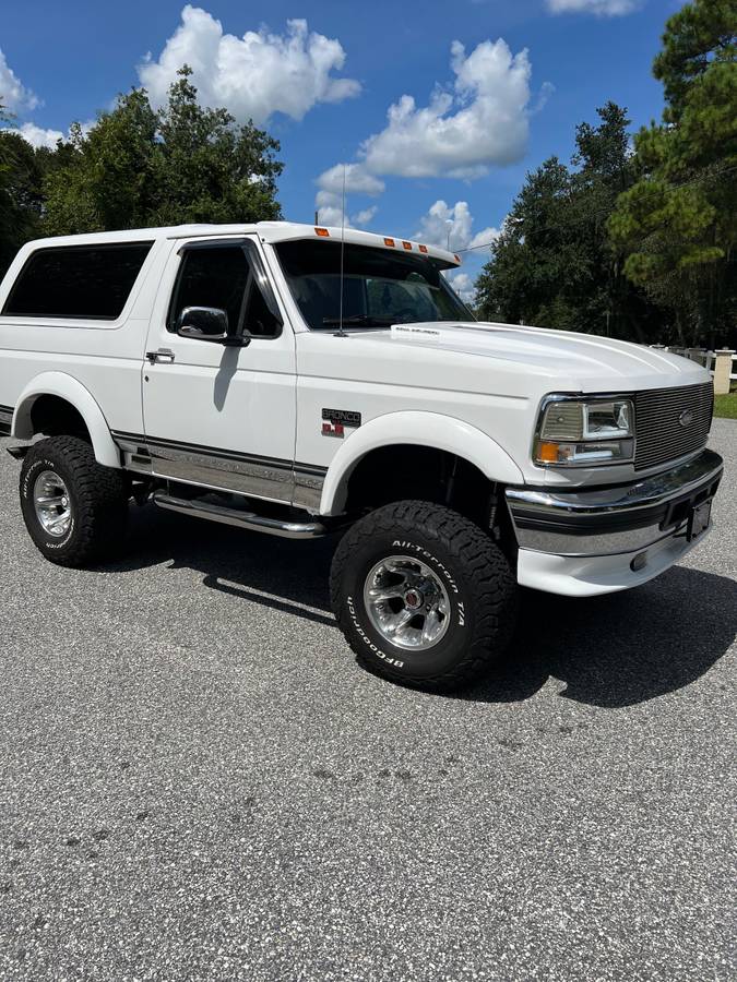 Ford-bronco-1992-white-2