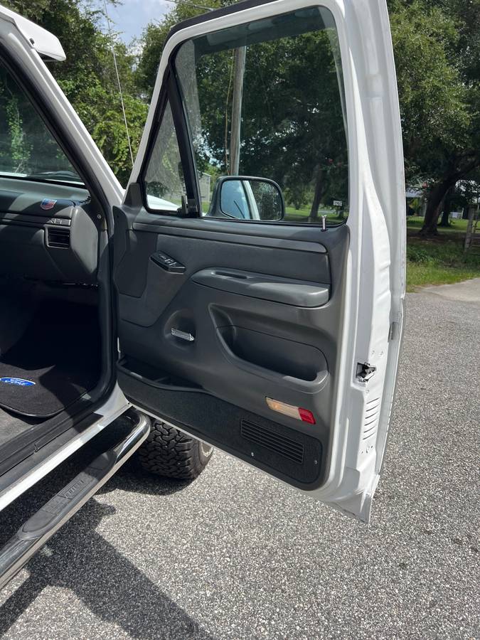 Ford-bronco-1992-white-27