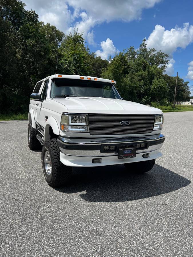 Ford-bronco-1992-white-3