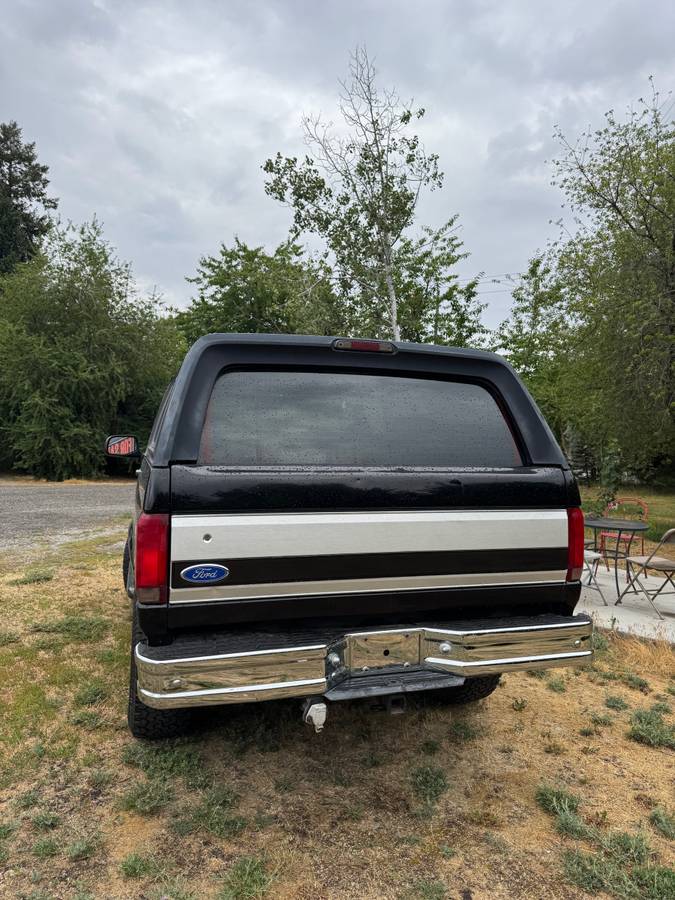 Ford-bronco-1993-black-1
