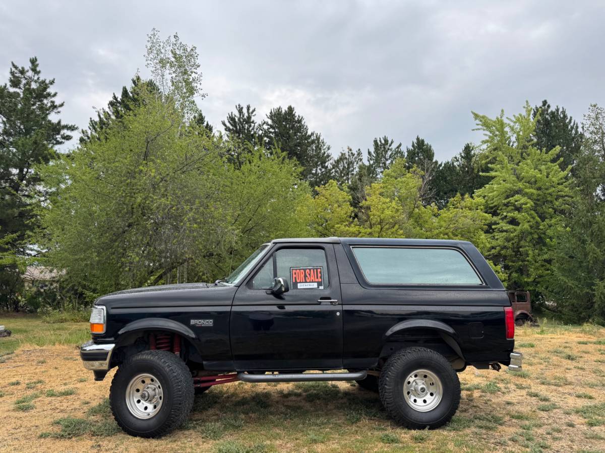 Ford-bronco-1993-black-2