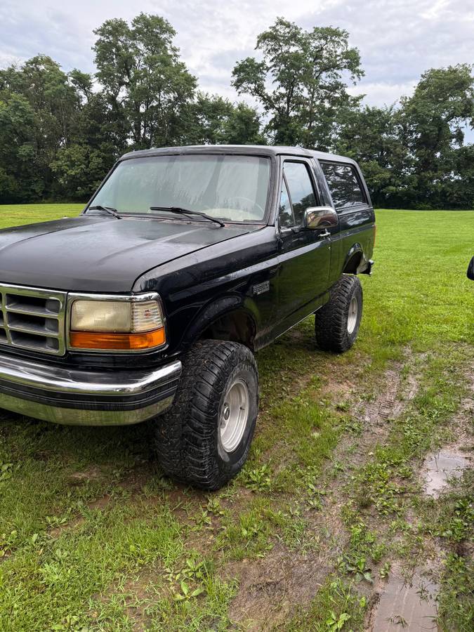 Ford-bronco-1995-black-1