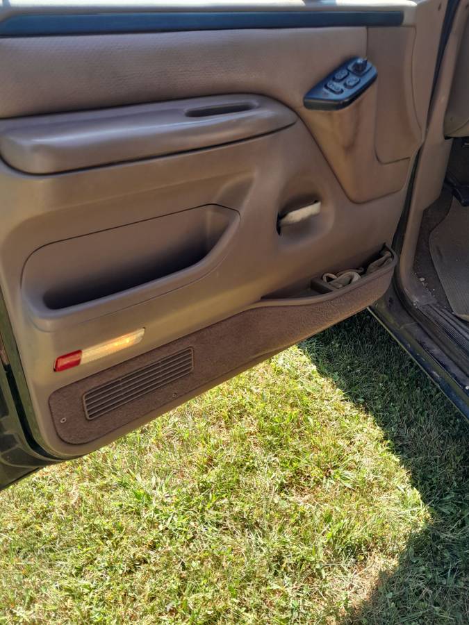 Ford-bronco-1996-black-1