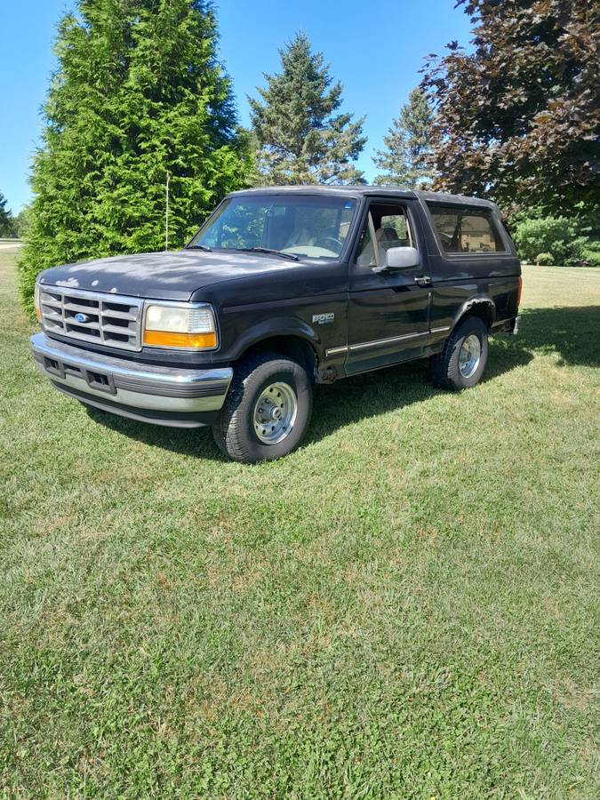 Ford-bronco-1996-black-2