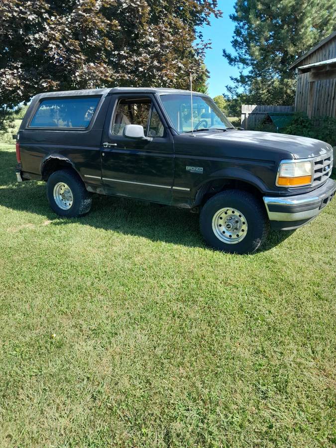 Ford-bronco-1996-black-3
