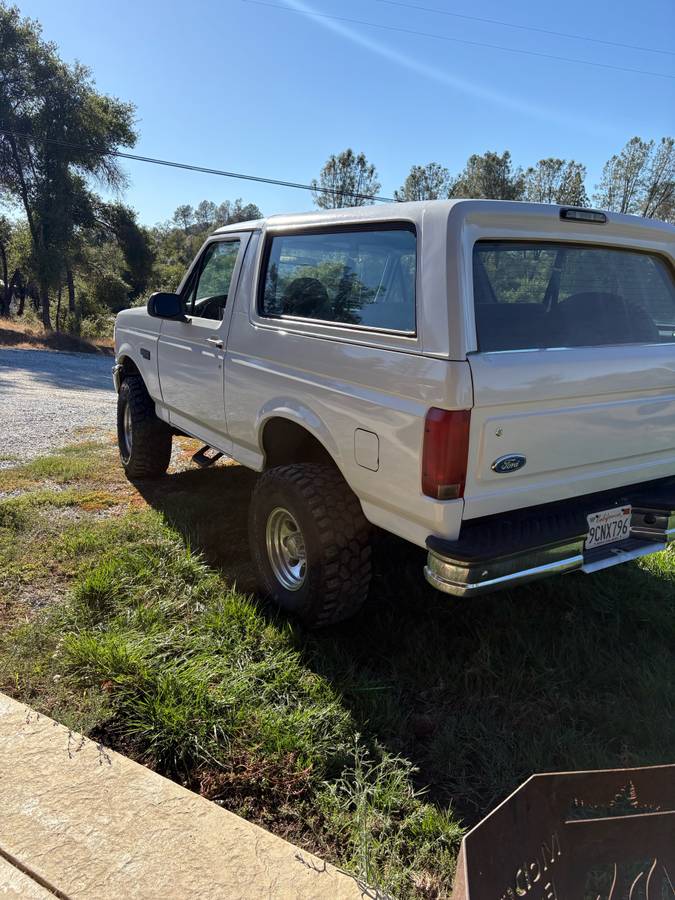 Ford-bronco-1996-white-1
