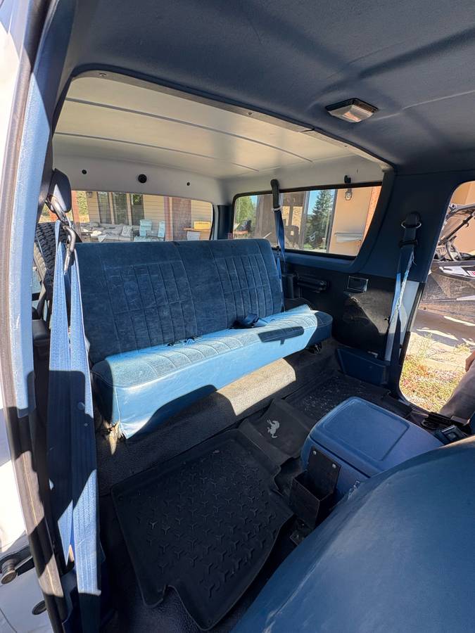Ford-bronco-1996-white-10