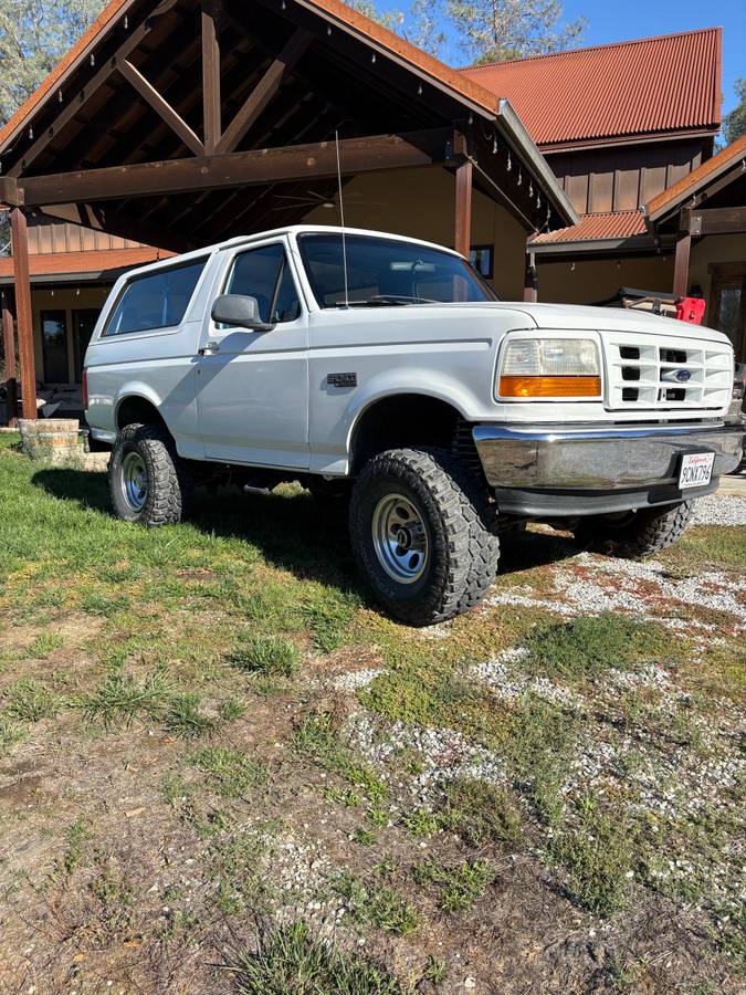 Ford-bronco-1996-white-11