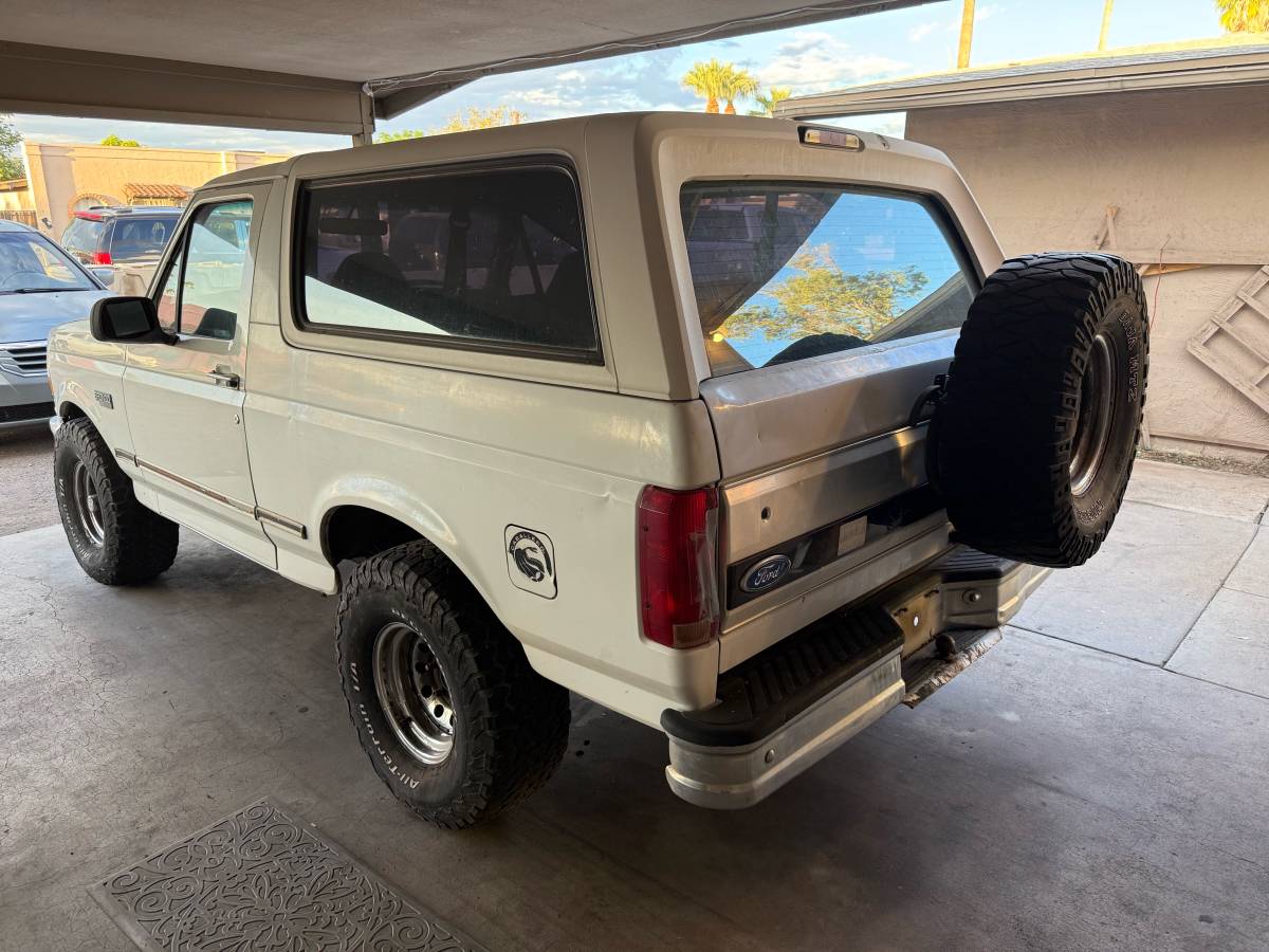 Ford-bronco-1996-white-3