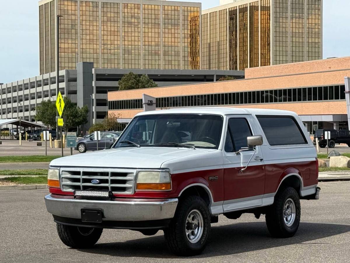 Ford-bronco-1996-white