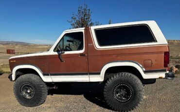 Ford-bronco-4x4-1984-white-2