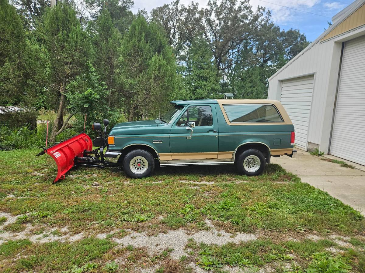 Ford-bronco-4x4-1988-green-1