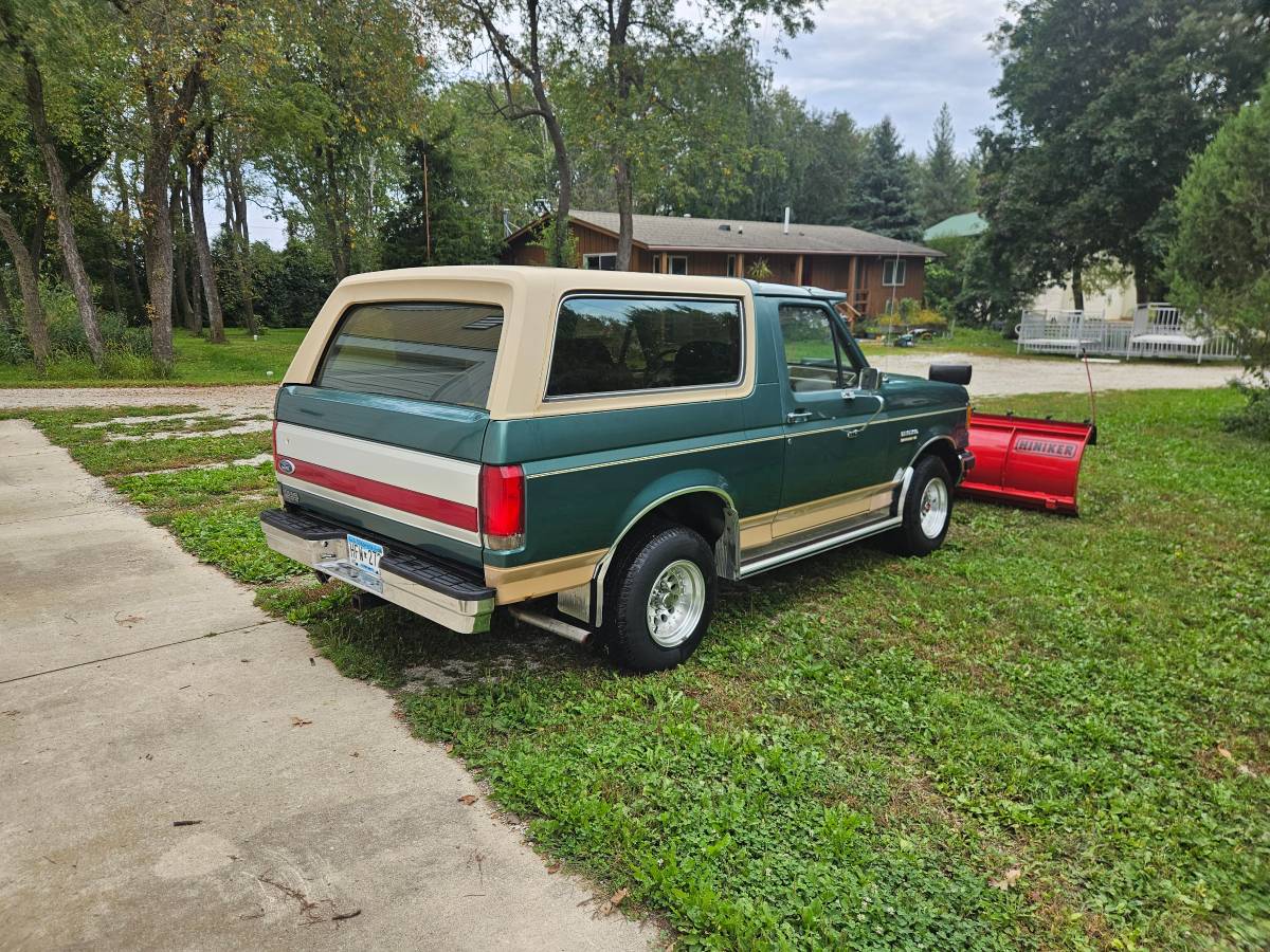 Ford-bronco-4x4-1988-green-2