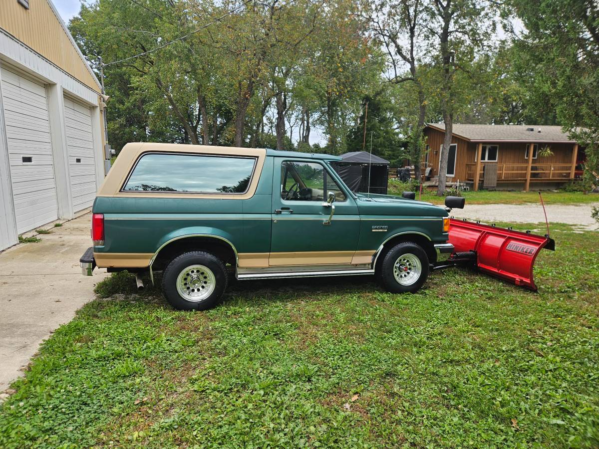 Ford-bronco-4x4-1988-green-3