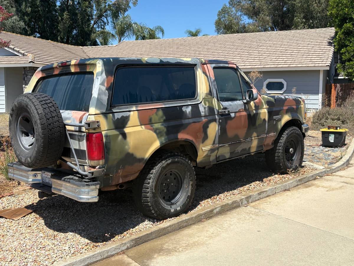 Ford-bronco-4x4-1995-custom-1