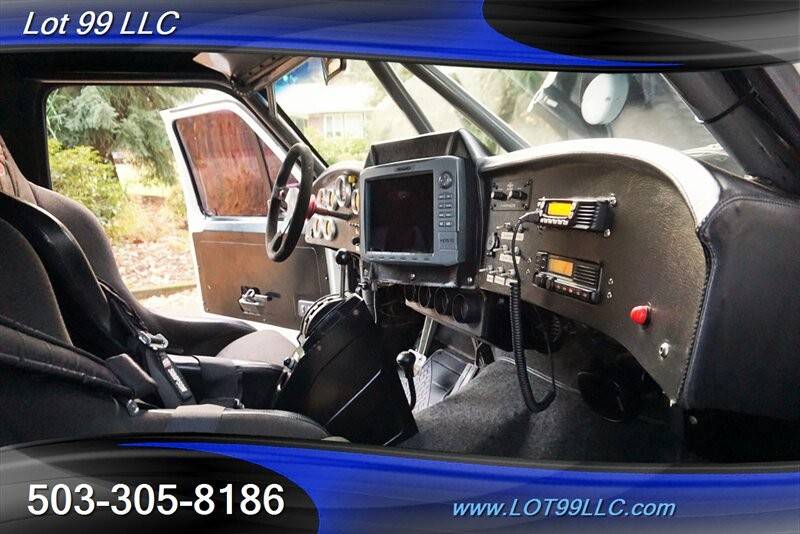 Ford-bronco-custom-build-troph-1991-white-23