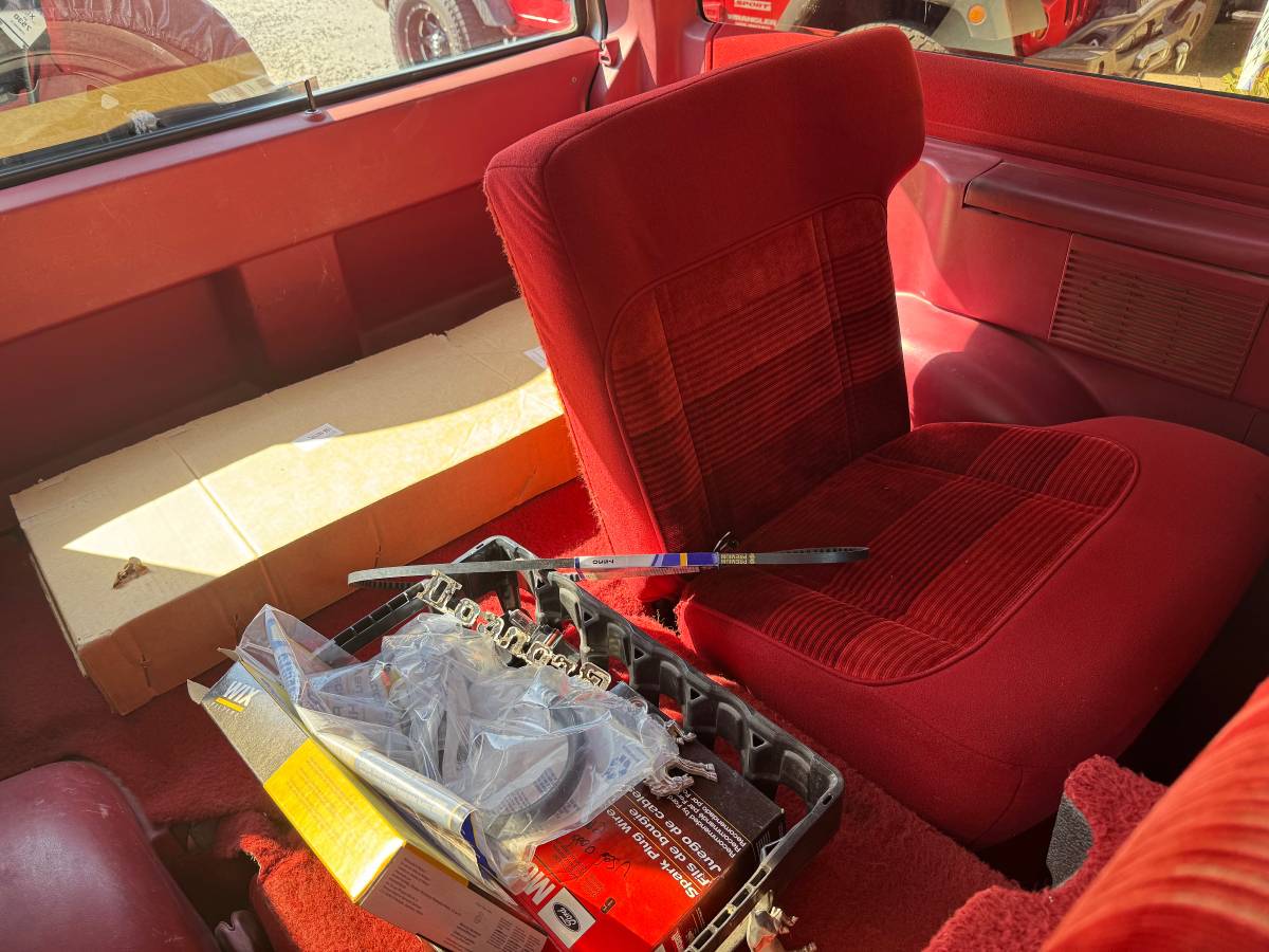 Ford-bronco-ii-1989-red-10