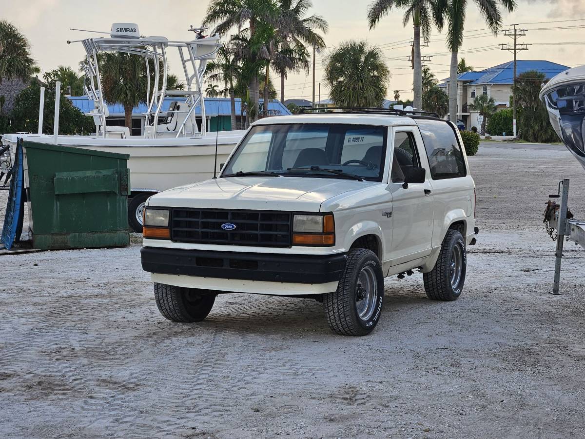 Ford-bronco-ii-1990-white