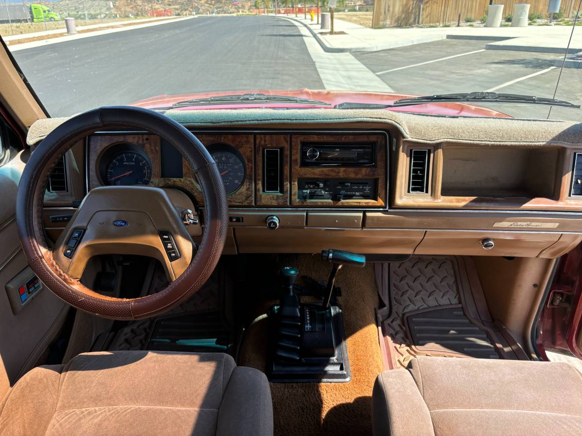Ford-bronco-ii-xl-1986-red-13