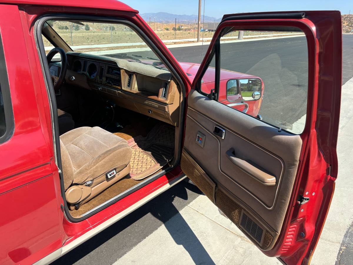 Ford-bronco-ii-xl-1986-red-16