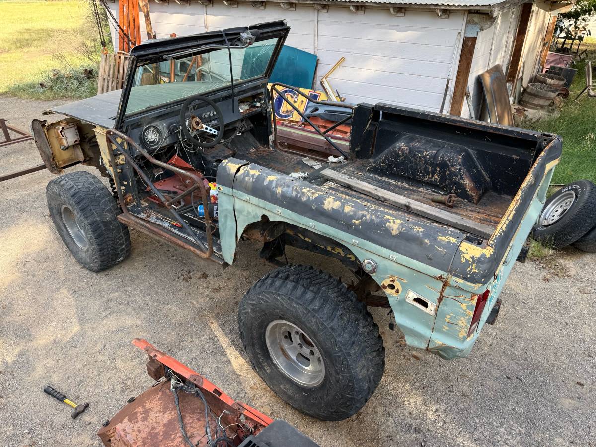 Ford-bronco-sport-1972-black-1