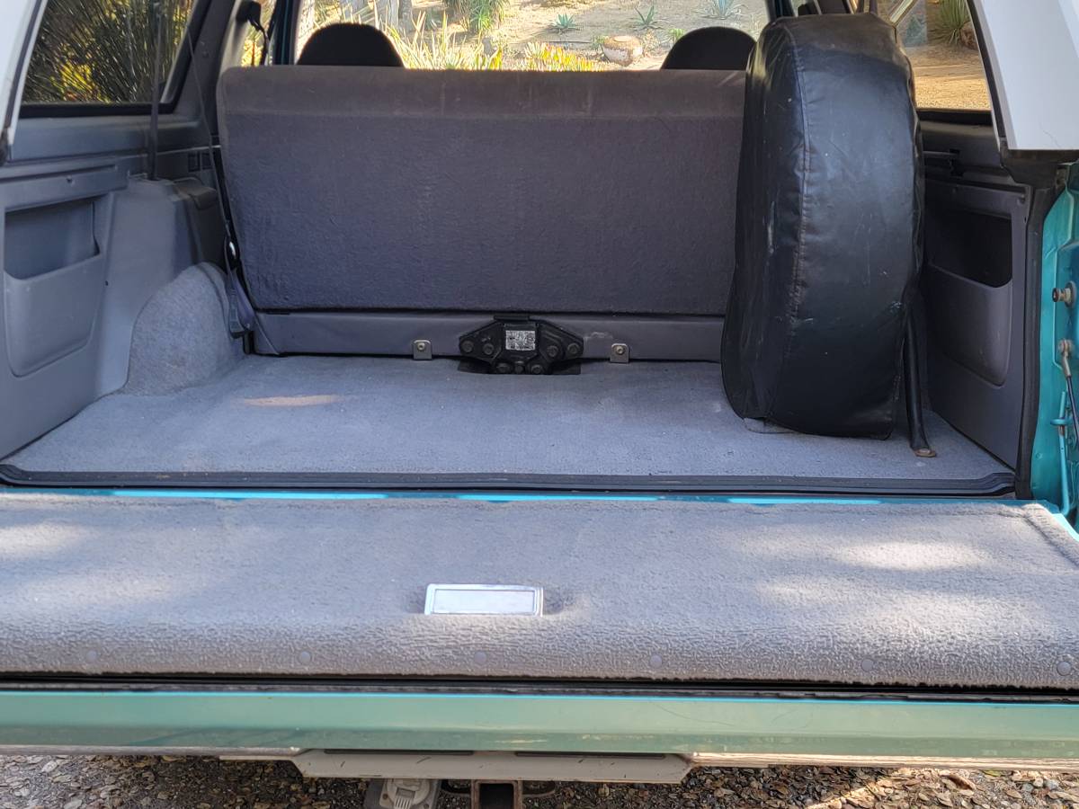 Ford-bronco-xl-1995-custom-2
