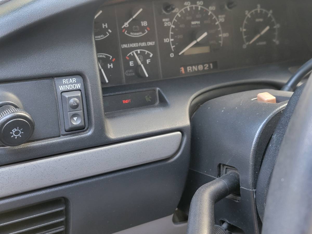 Ford-bronco-xl-1995-custom-3