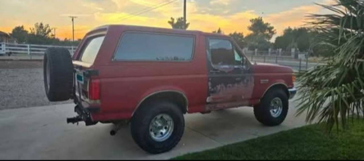 Ford-bronco-xlt-1989-red-10