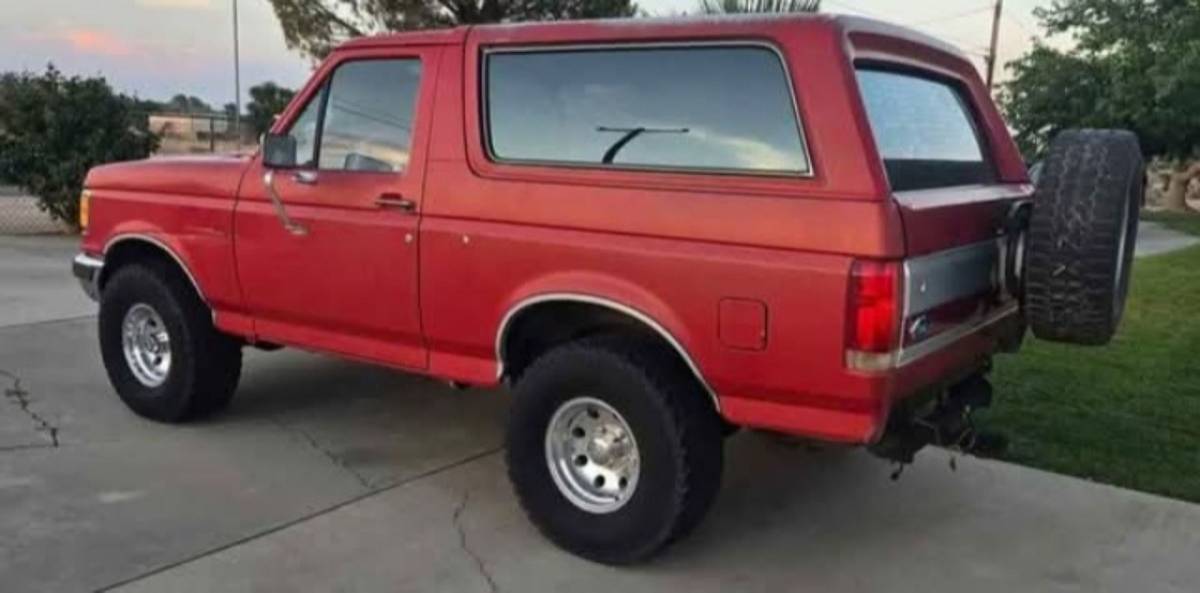 Ford-bronco-xlt-1989-red-12