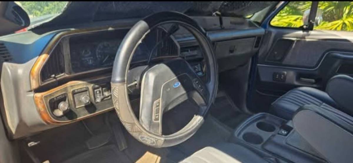 Ford-bronco-xlt-1989-red-6