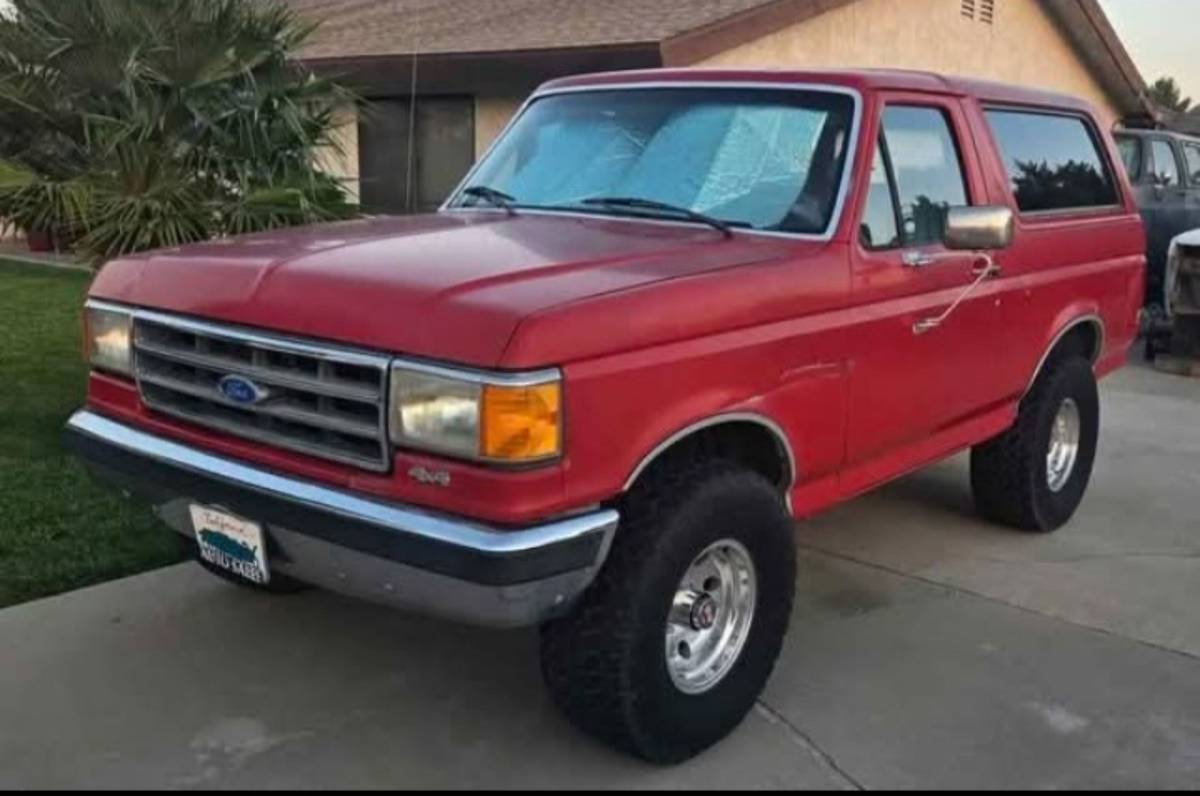 Ford-bronco-xlt-1989-red
