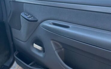Ford-bronco-xlt-1993-white-10