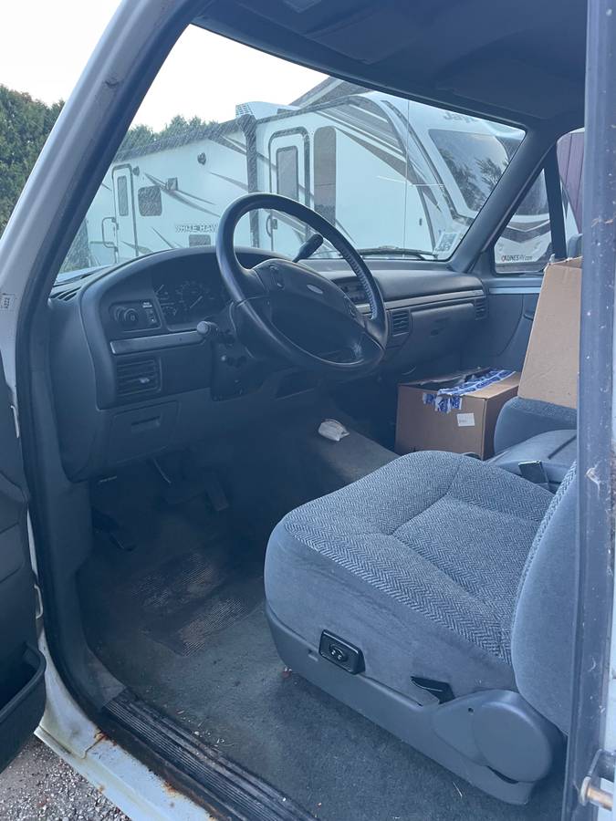 Ford-bronco-xlt-1993-white-14
