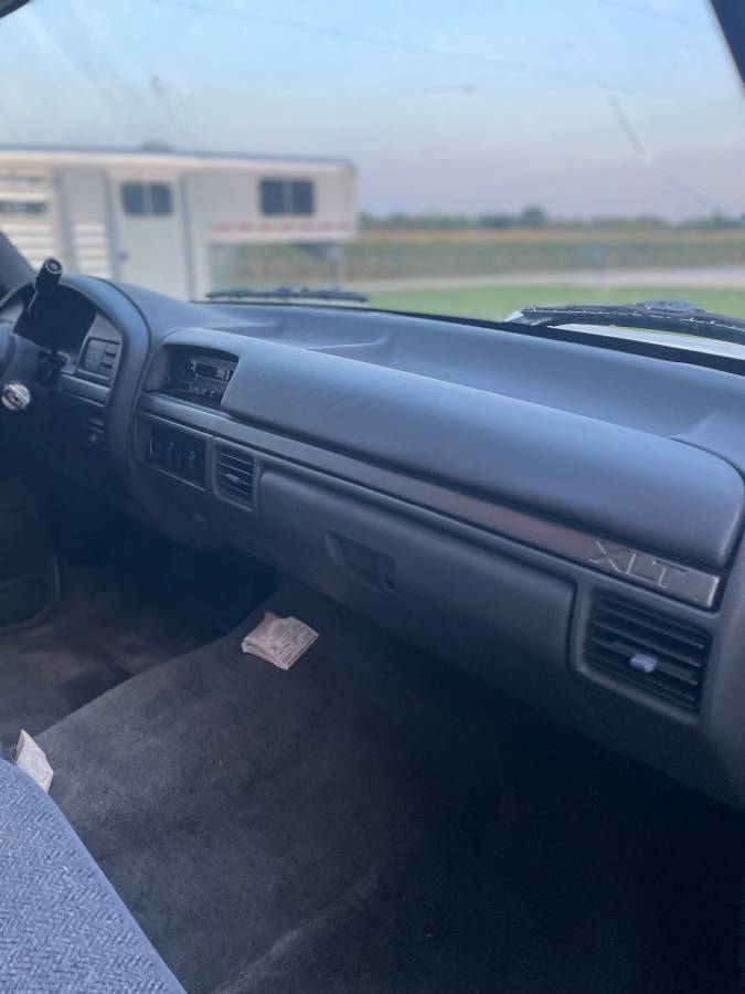 Ford-bronco-xlt-1993-white-17