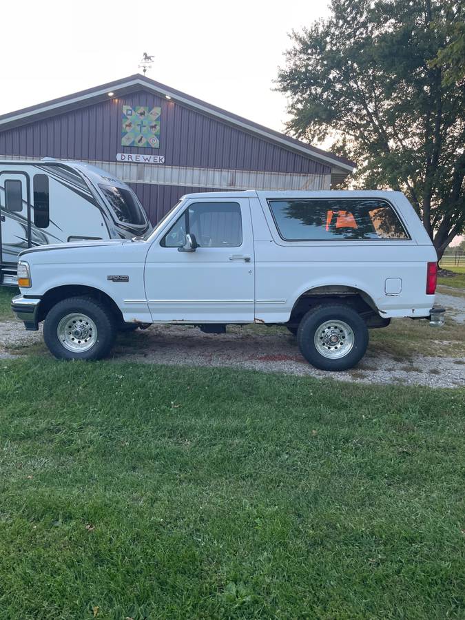 Ford-bronco-xlt-1993-white-26