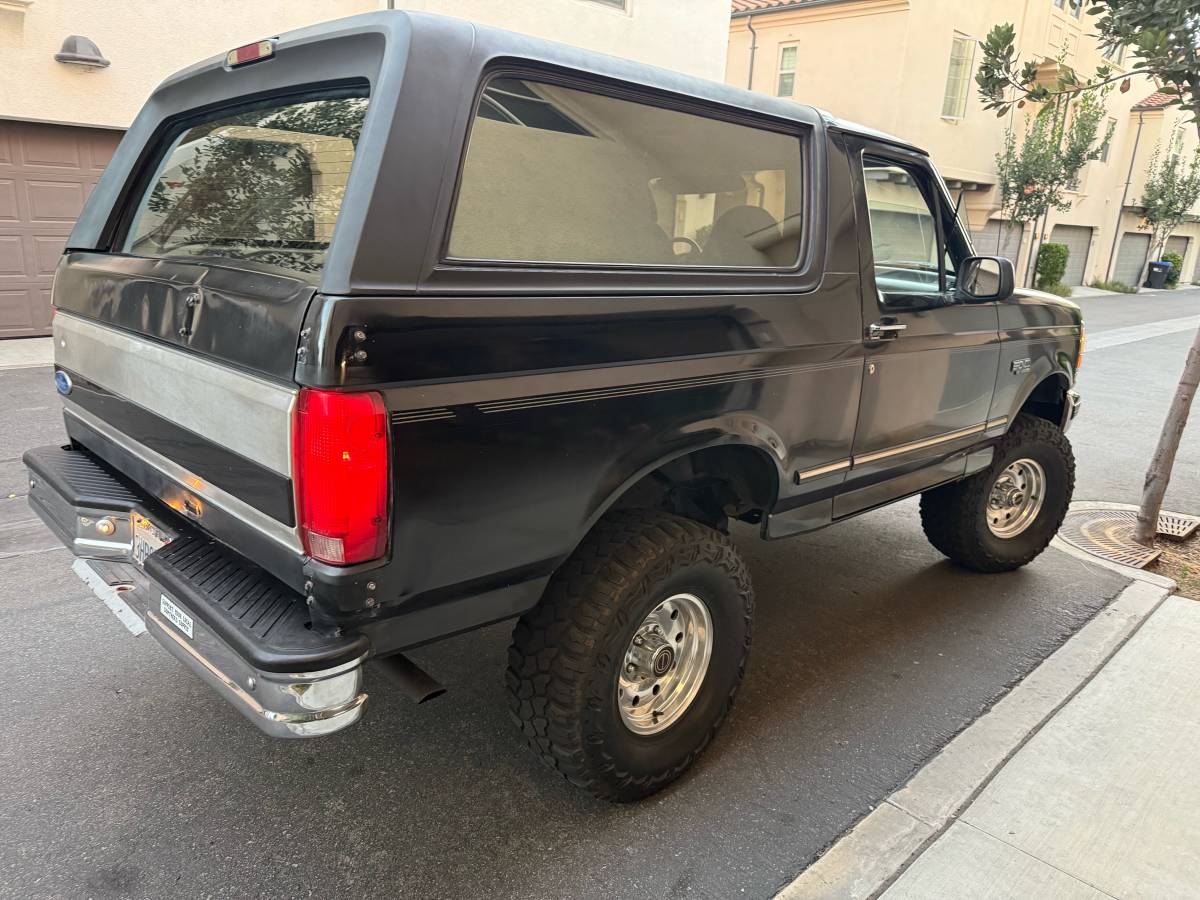 Ford-bronco-xlt-1994-black-1