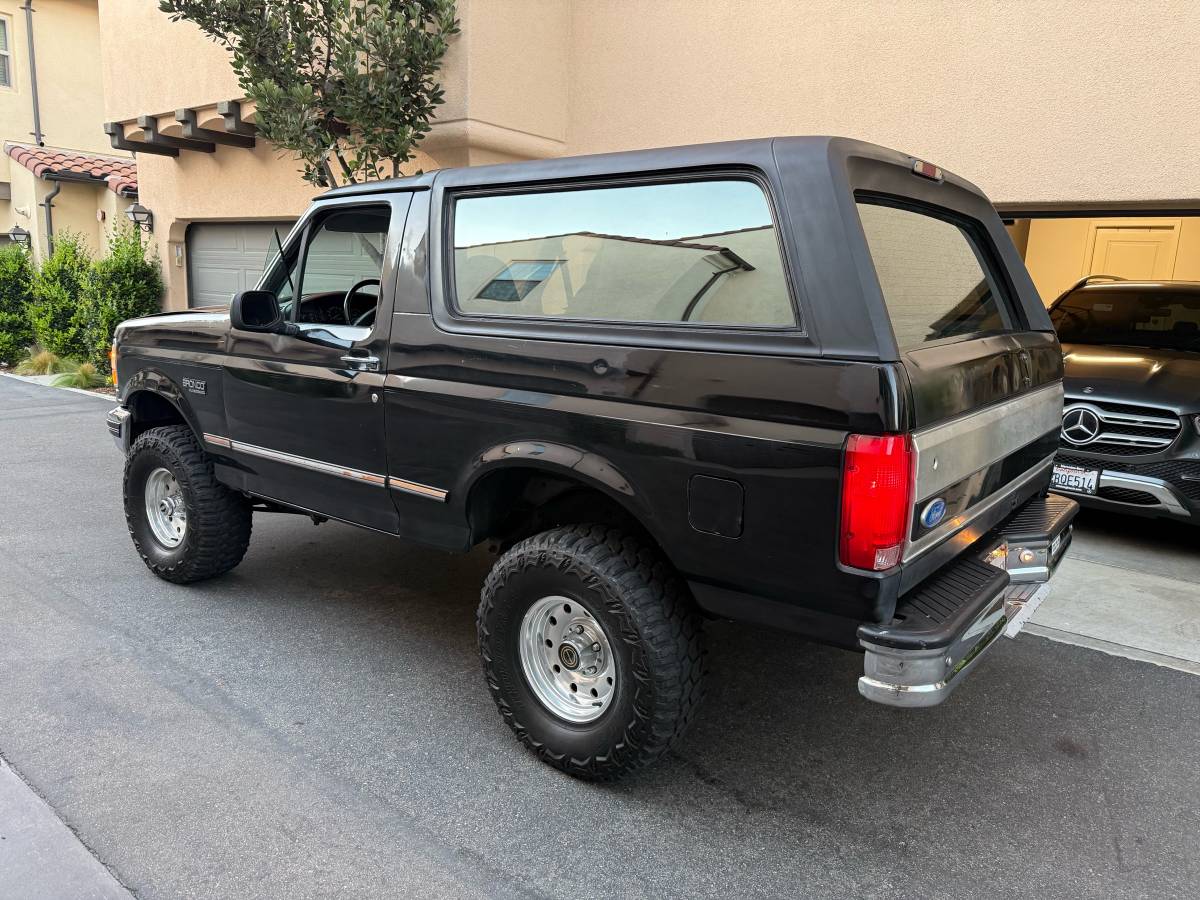 Ford-bronco-xlt-1994-black-2