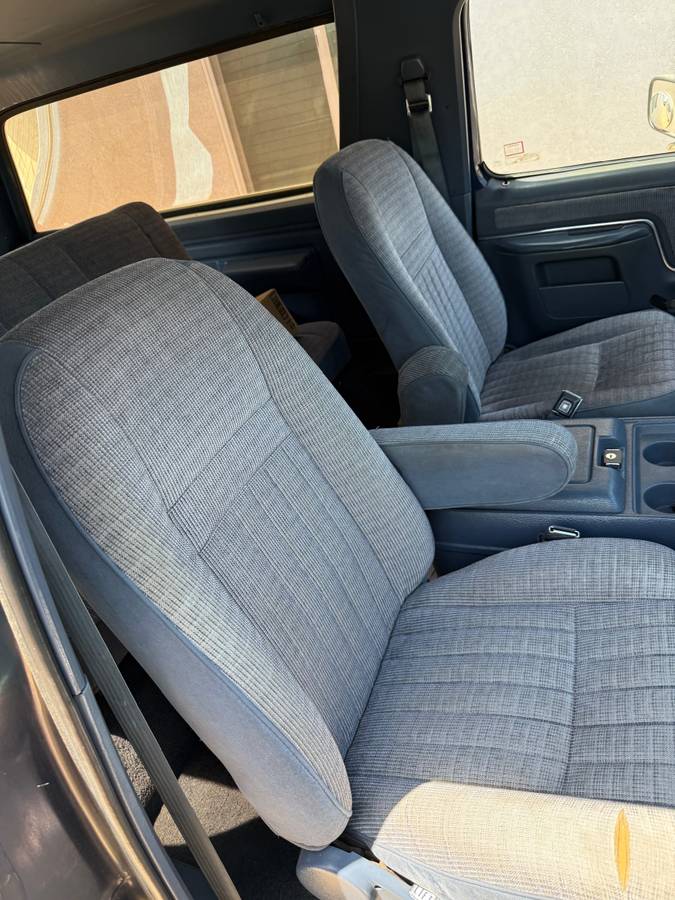 Ford-bronco-xlt-4x4-1989-blue-1