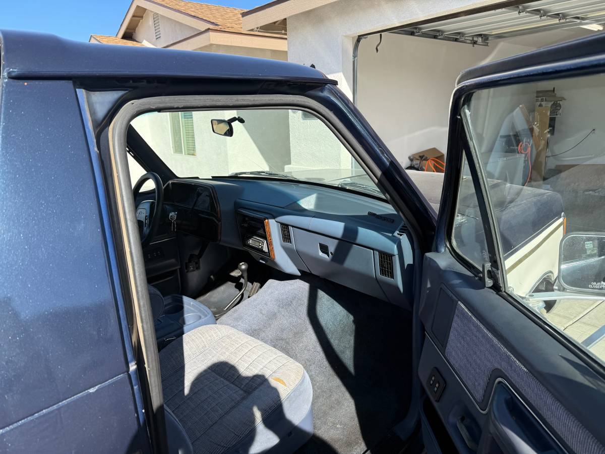 Ford-bronco-xlt-4x4-1989-blue-12