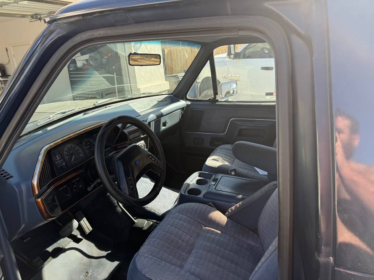 Ford-bronco-xlt-4x4-1989-blue-13